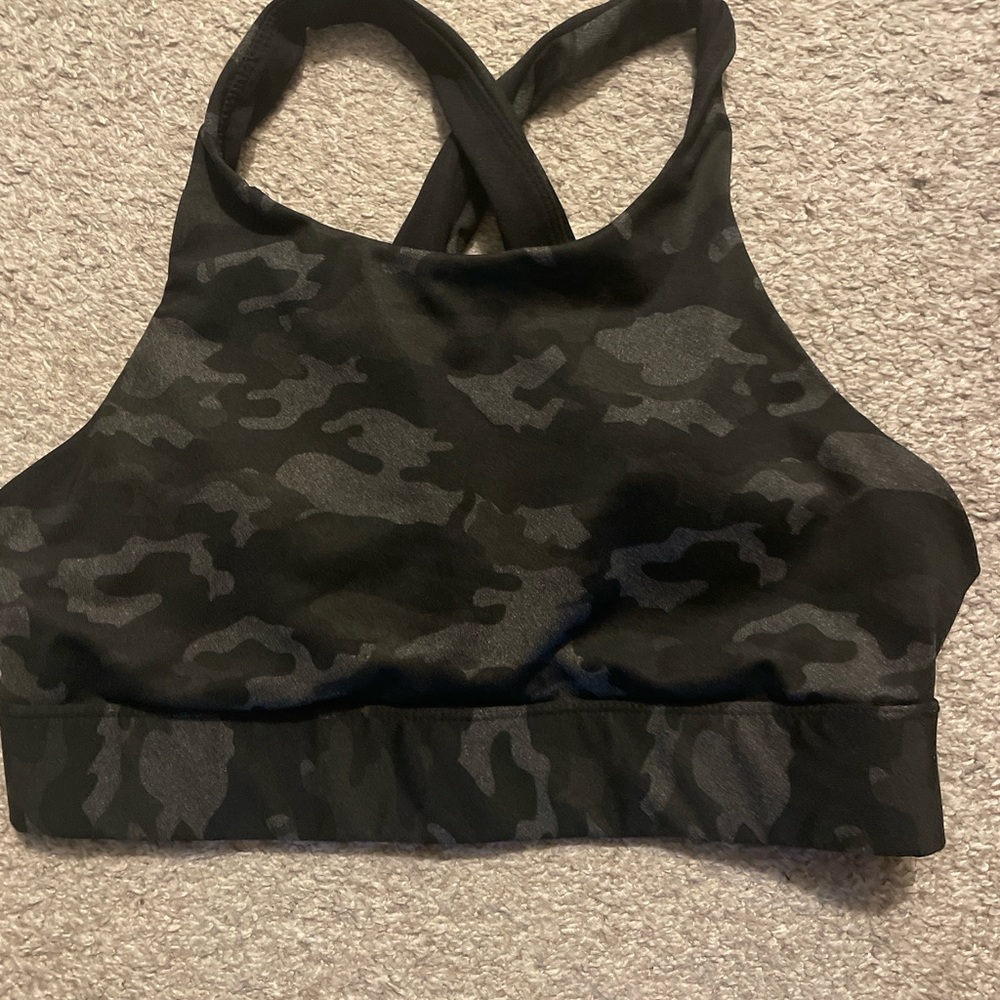 EUC SIZE MEDIUM Fabletics sports bra